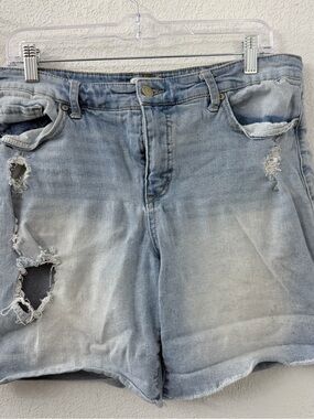 Sofia Jeans by Sofia Vergara Gabriella Bermuda Shorts - Distressed - Size 12